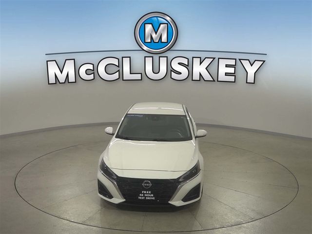 2023 Nissan Altima 2.5 S Image 4 of 40