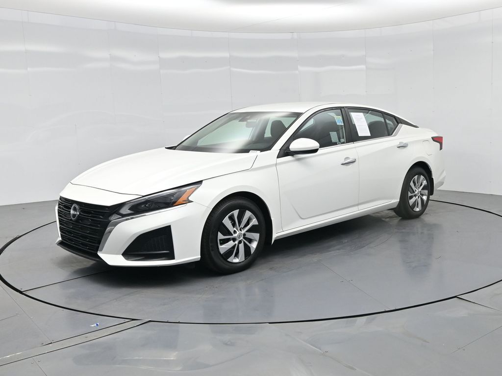 2023 Nissan Altima 2.5 S Image 2 of 58
