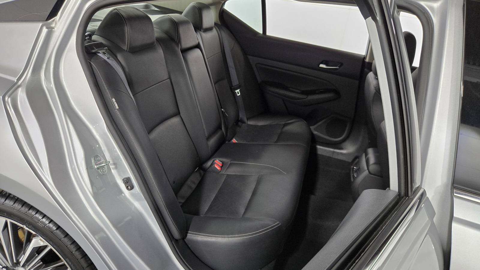 2023 Nissan Altima 2.5 SL Image 12 of 36