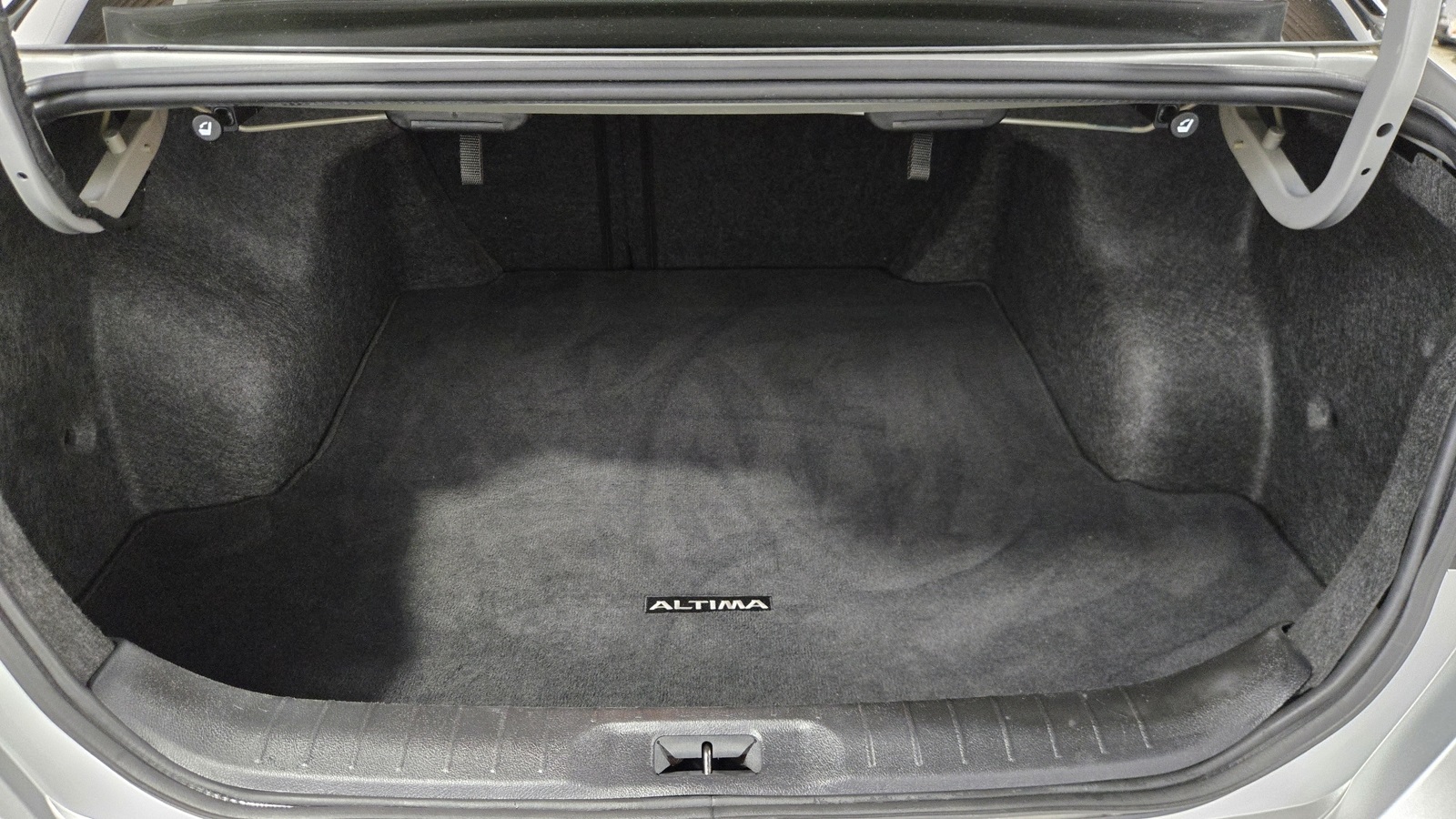 2023 Nissan Altima 2.5 SL Image 10 of 36