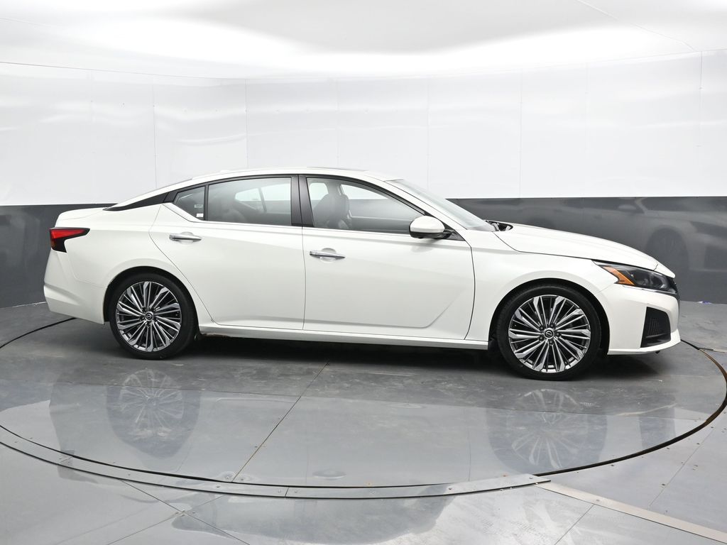 Vehicle image 12 of 53