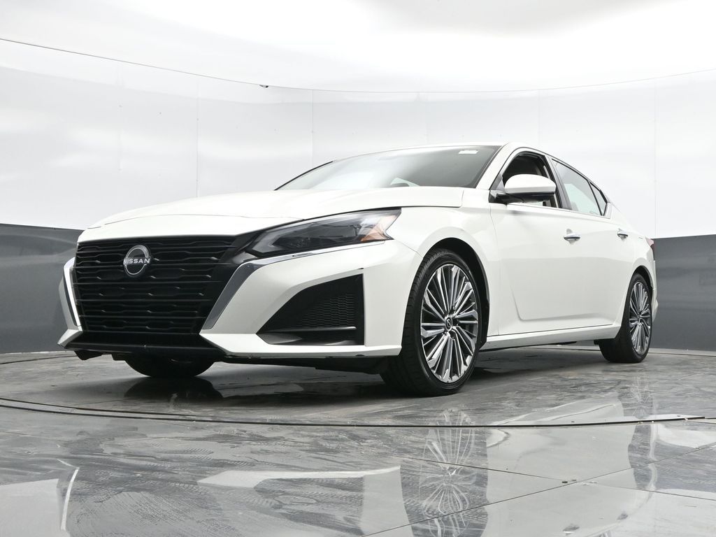 Vehicle image 4 of 53
