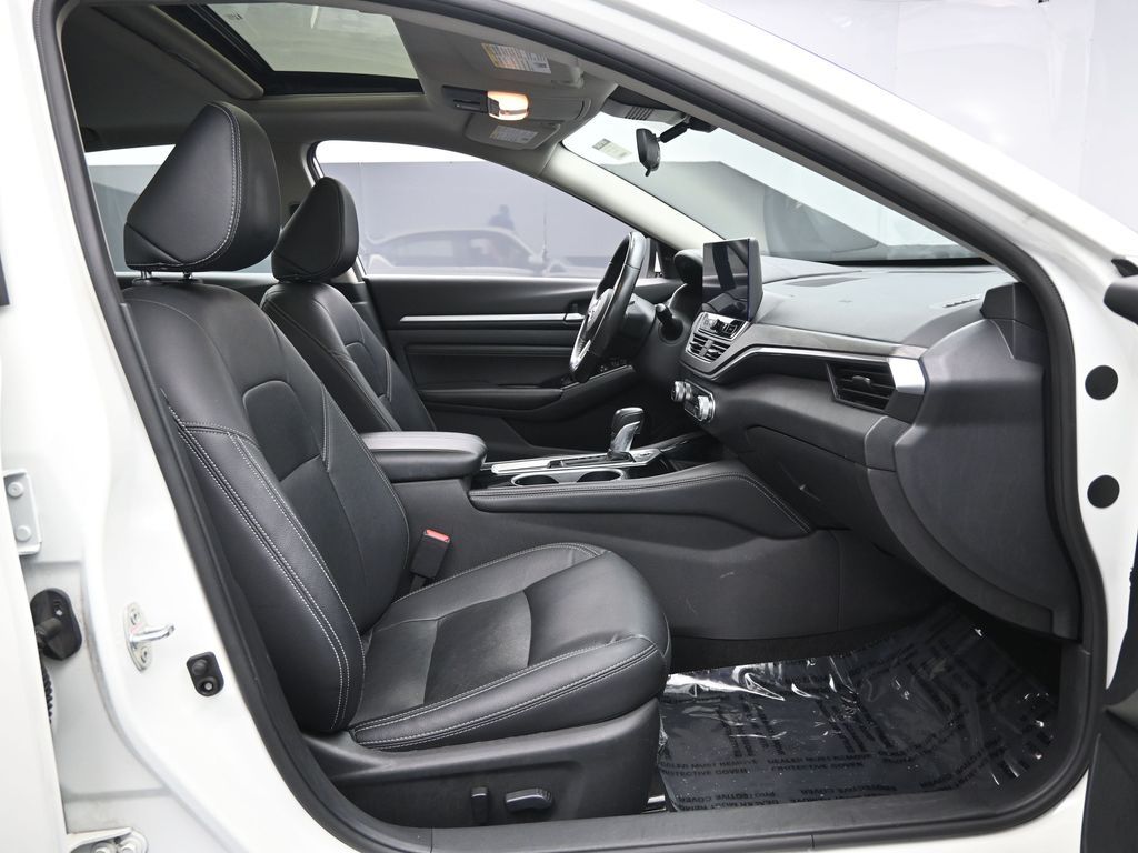 Vehicle image 33 of 53