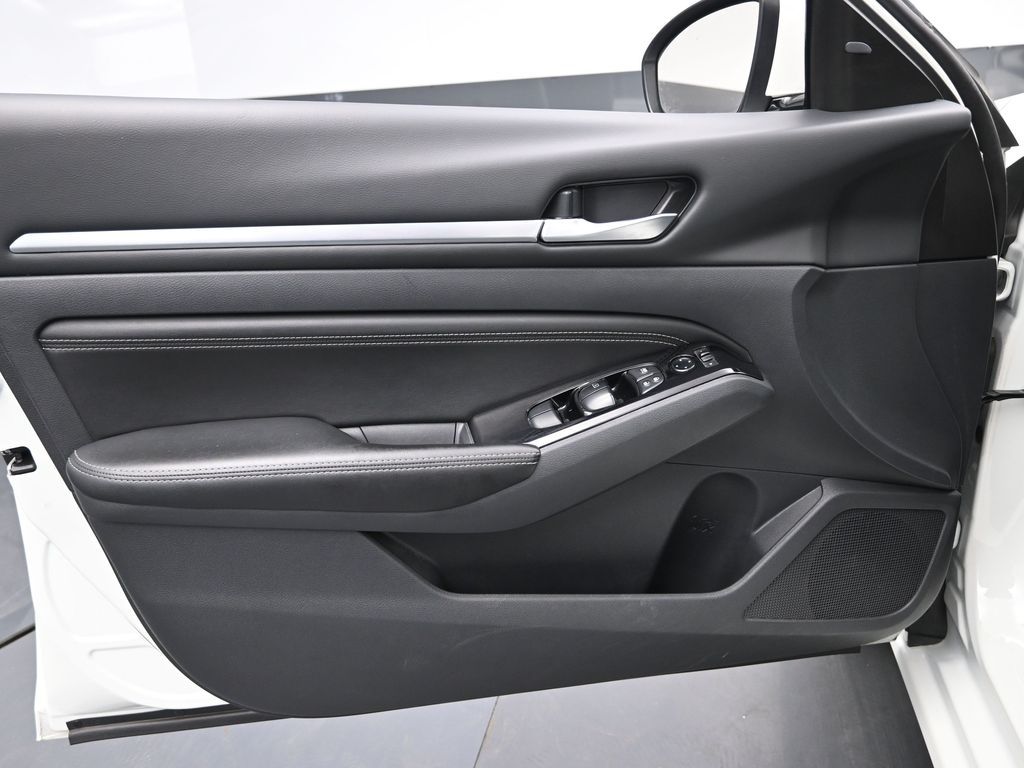 Vehicle image 44 of 53