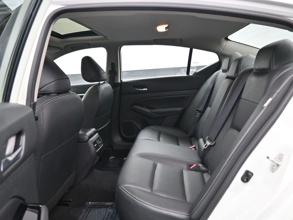 Vehicle image 34 of 53