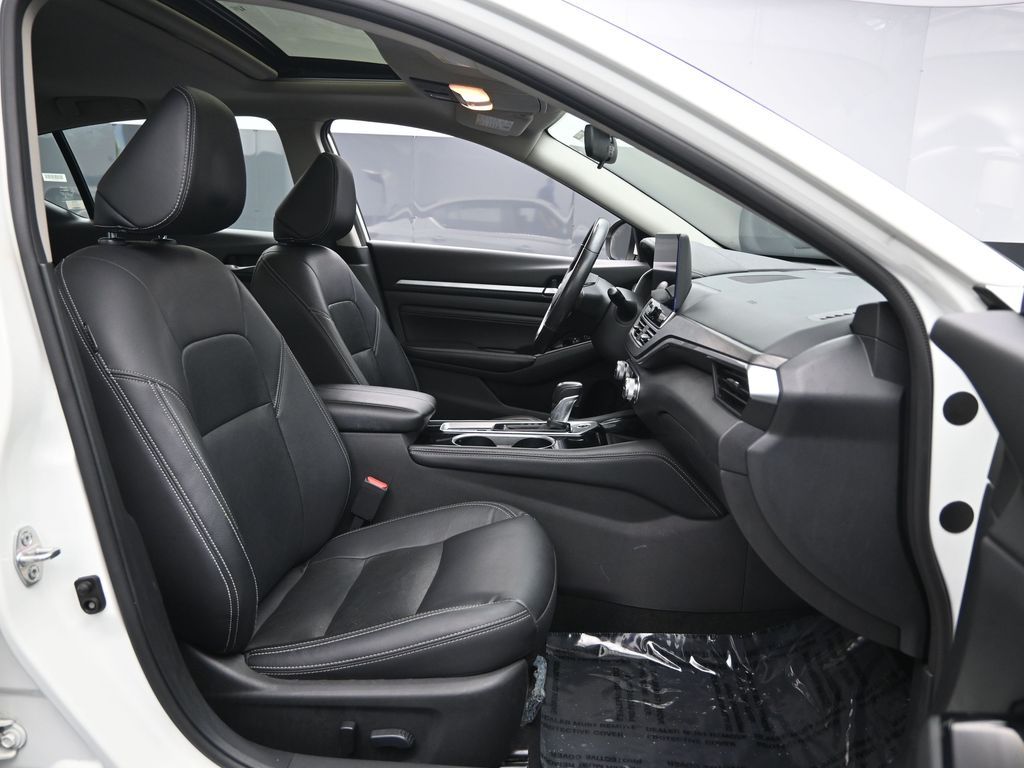 Vehicle image 31 of 53