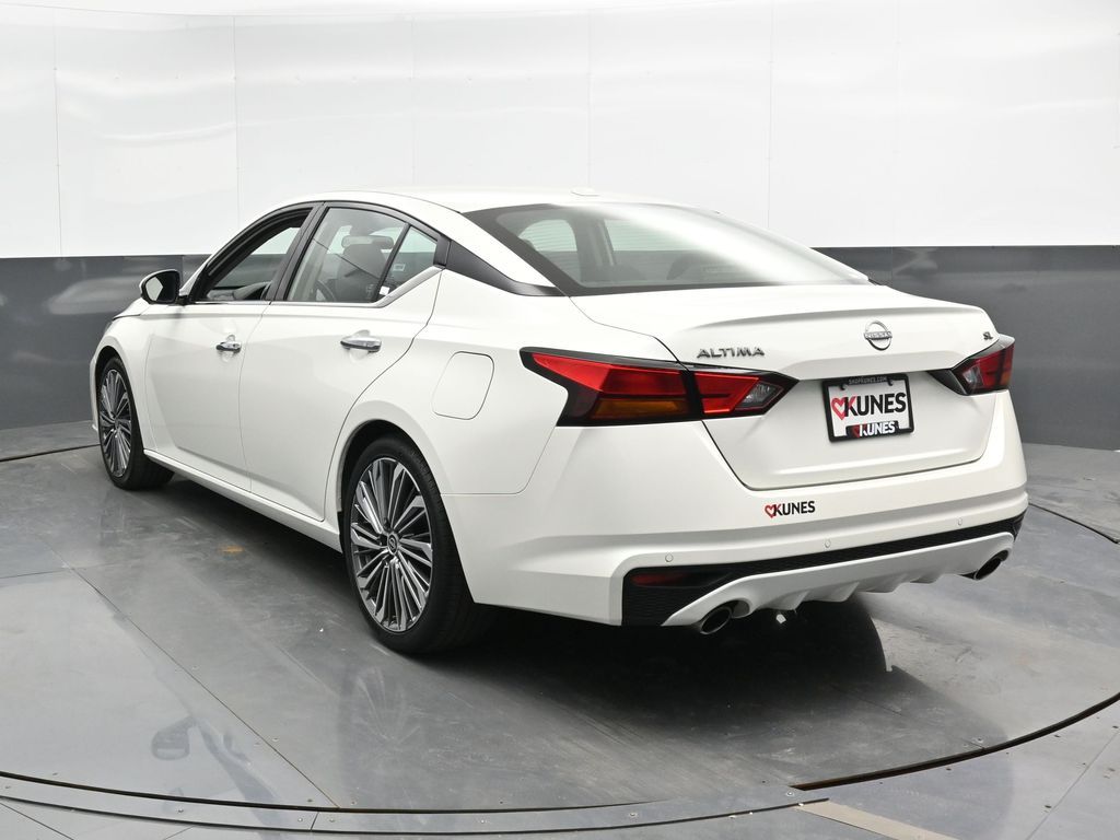Vehicle image 22 of 53
