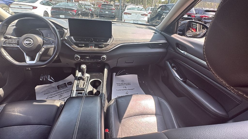 Vehicle image 18 of 30