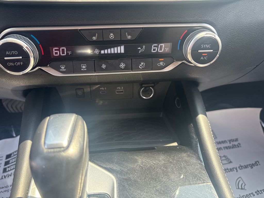 Vehicle image 27 of 30