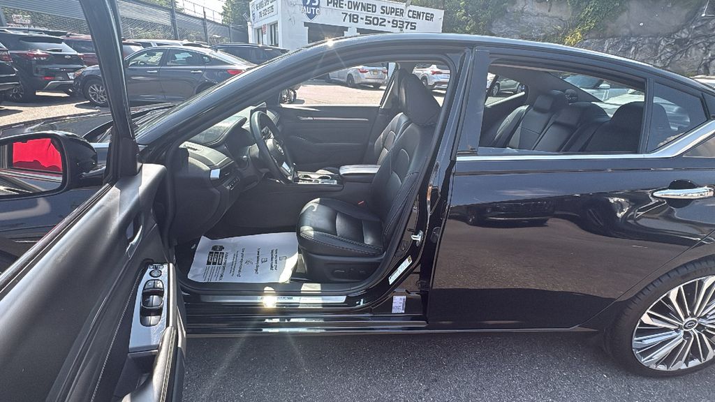 Vehicle image 16 of 30