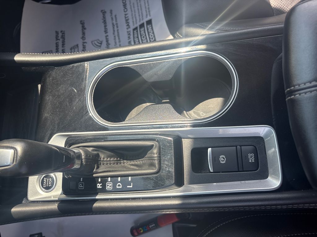 Vehicle image 25 of 30