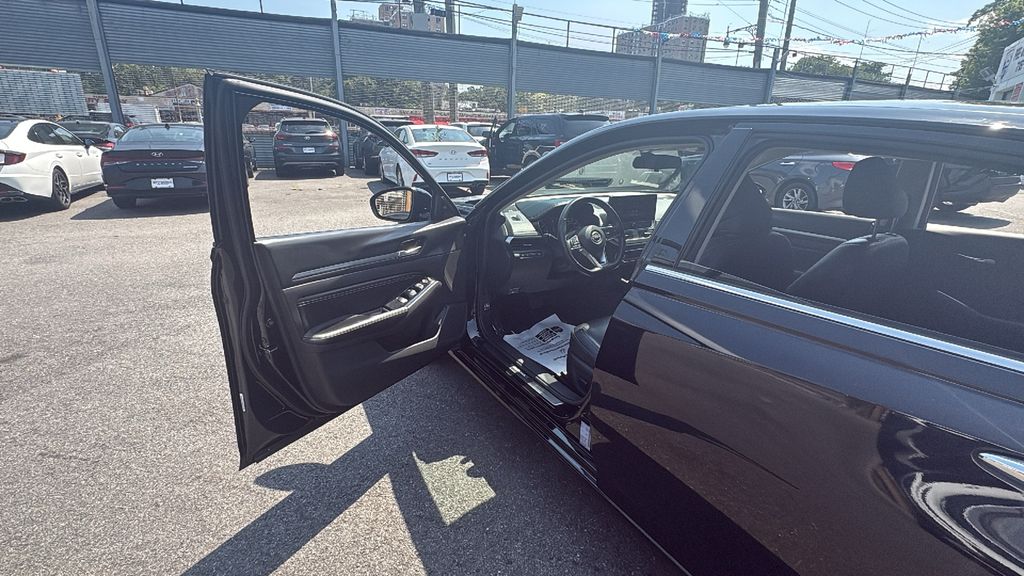Vehicle image 12 of 30