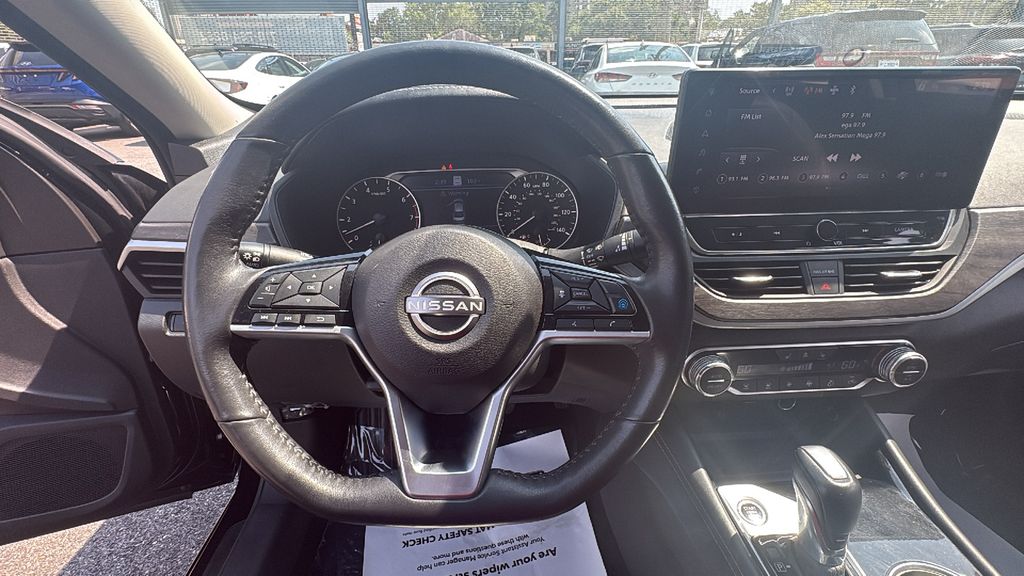 Vehicle image 14 of 30