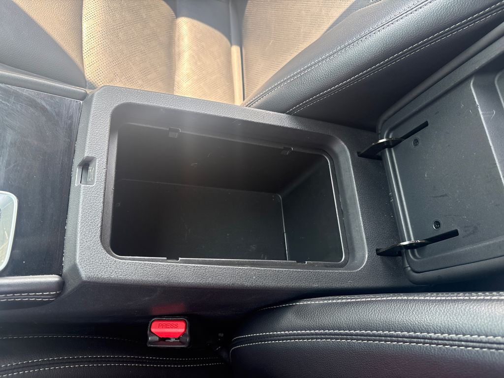 Vehicle image 26 of 30
