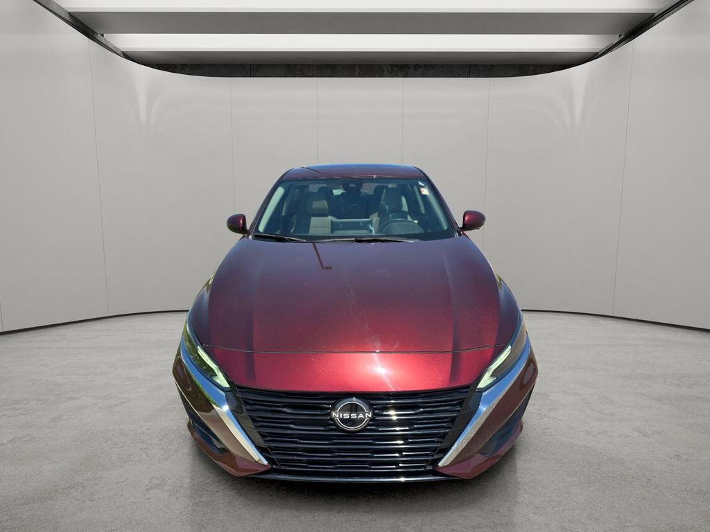 2023 Nissan Altima 2.5 SL Image 2 of 29
