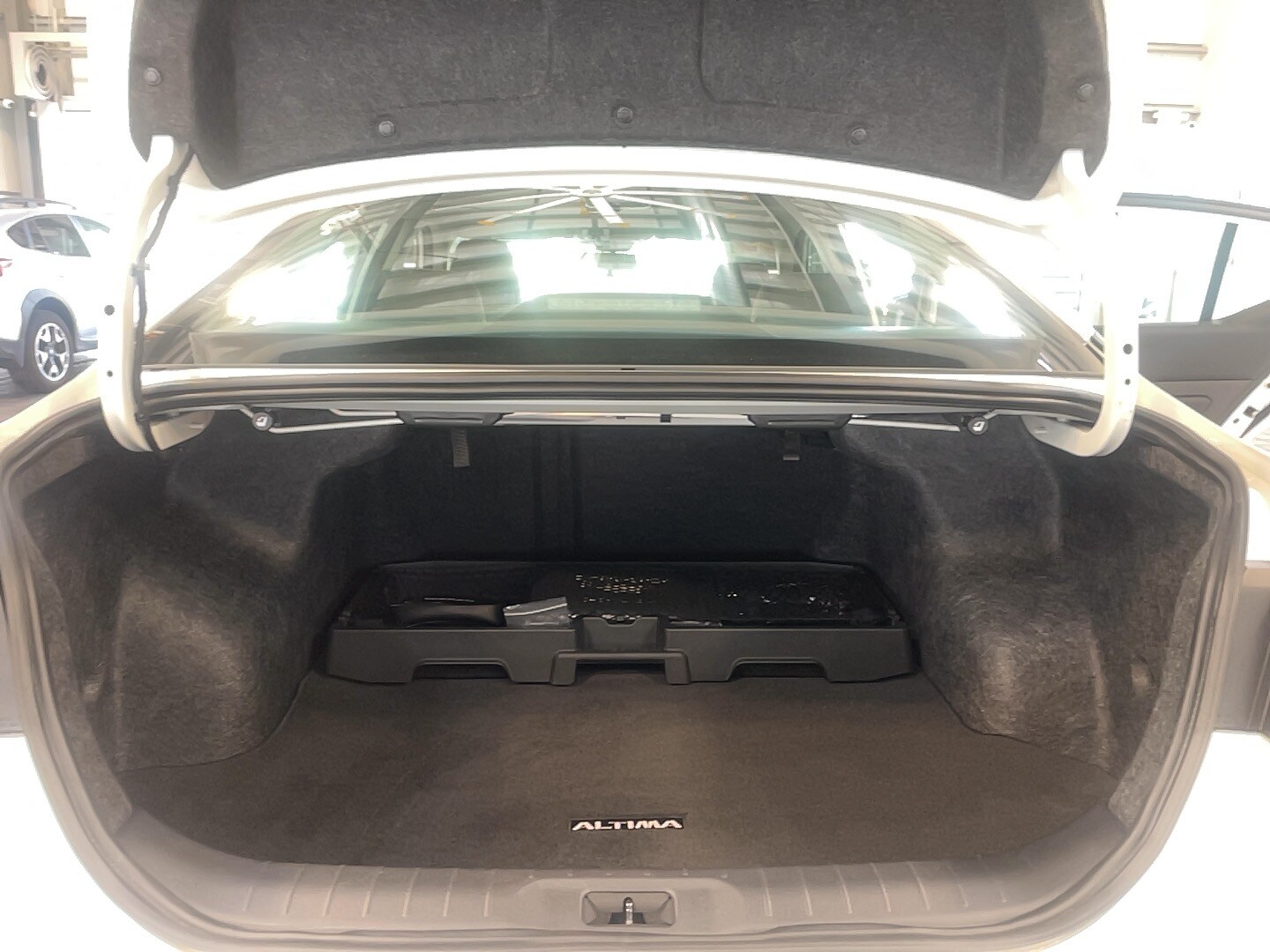 2023 Nissan Altima 2.5 SL Image 8 of 25