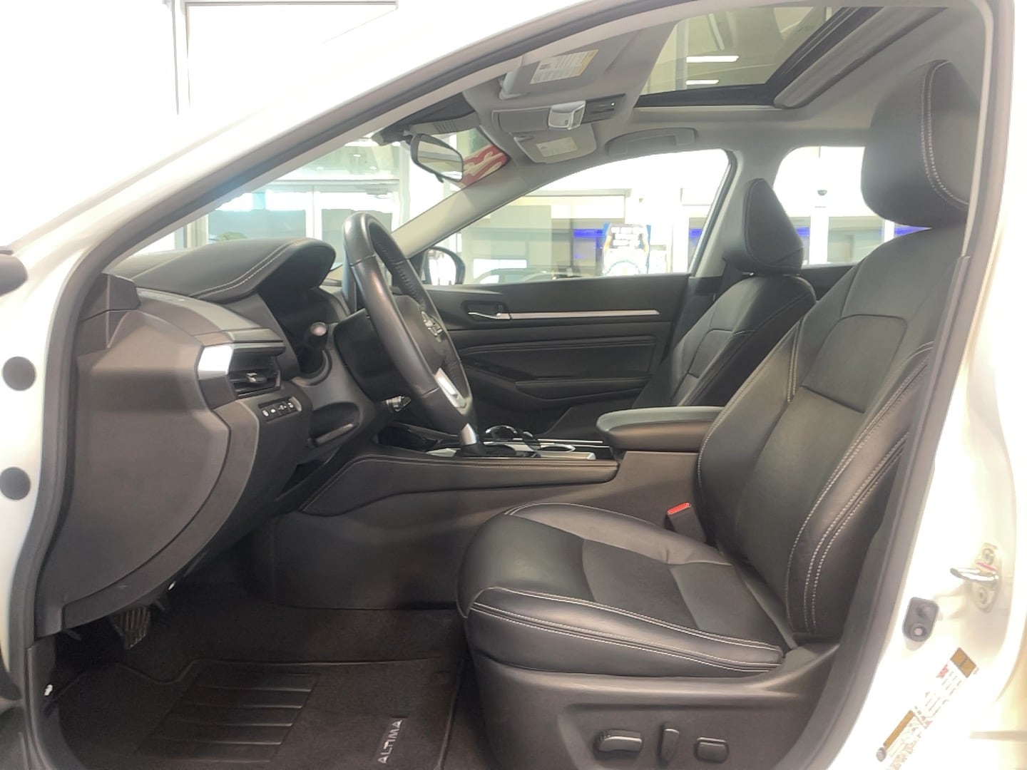 2023 Nissan Altima 2.5 SL Image 14 of 25