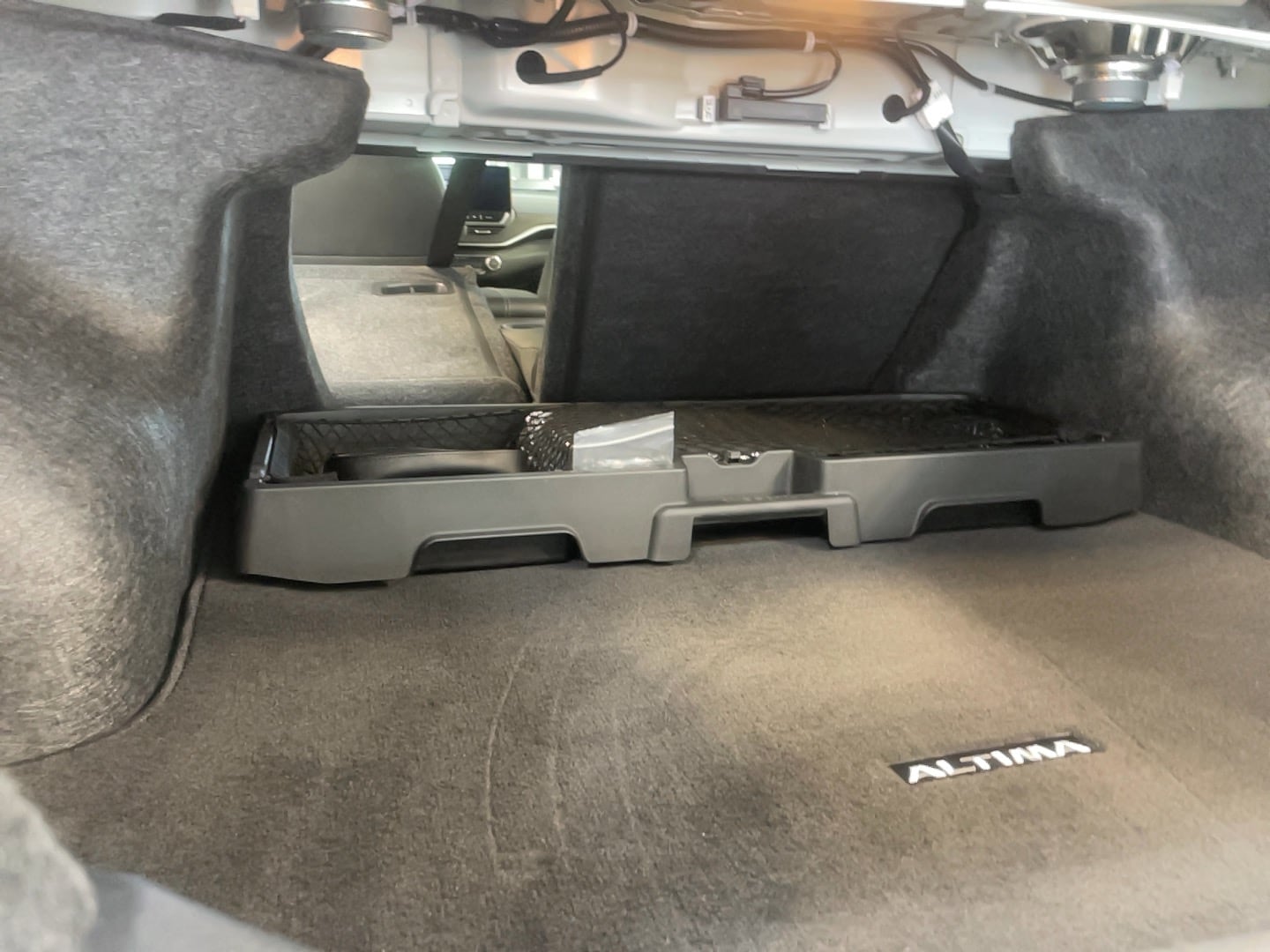 2023 Nissan Altima 2.5 SL Image 9 of 25