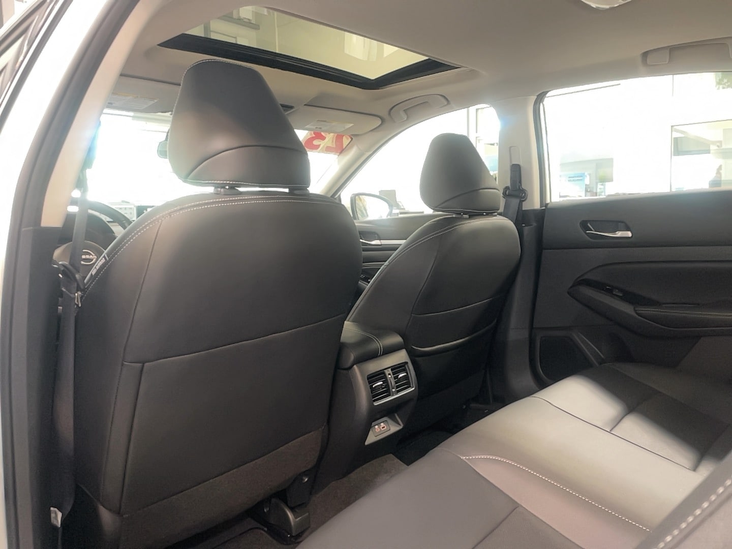 2023 Nissan Altima 2.5 SL Image 13 of 25