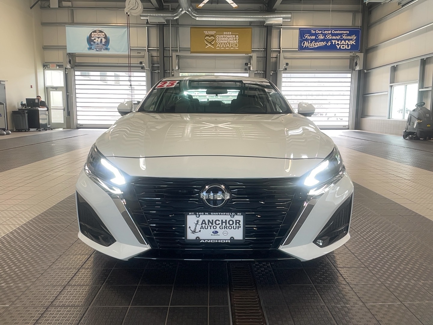 2023 Nissan Altima 2.5 SL Image 2 of 25