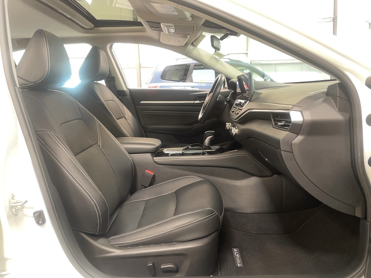 2023 Nissan Altima 2.5 SL Image 12 of 25