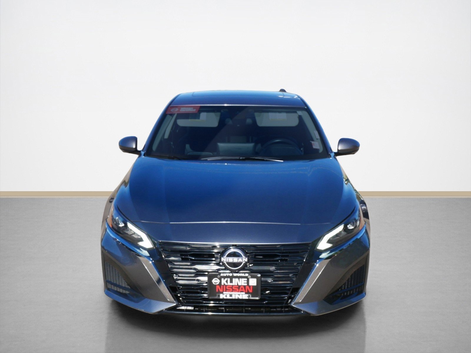 2023 Nissan Altima 2.5 SL Image 2 of 31