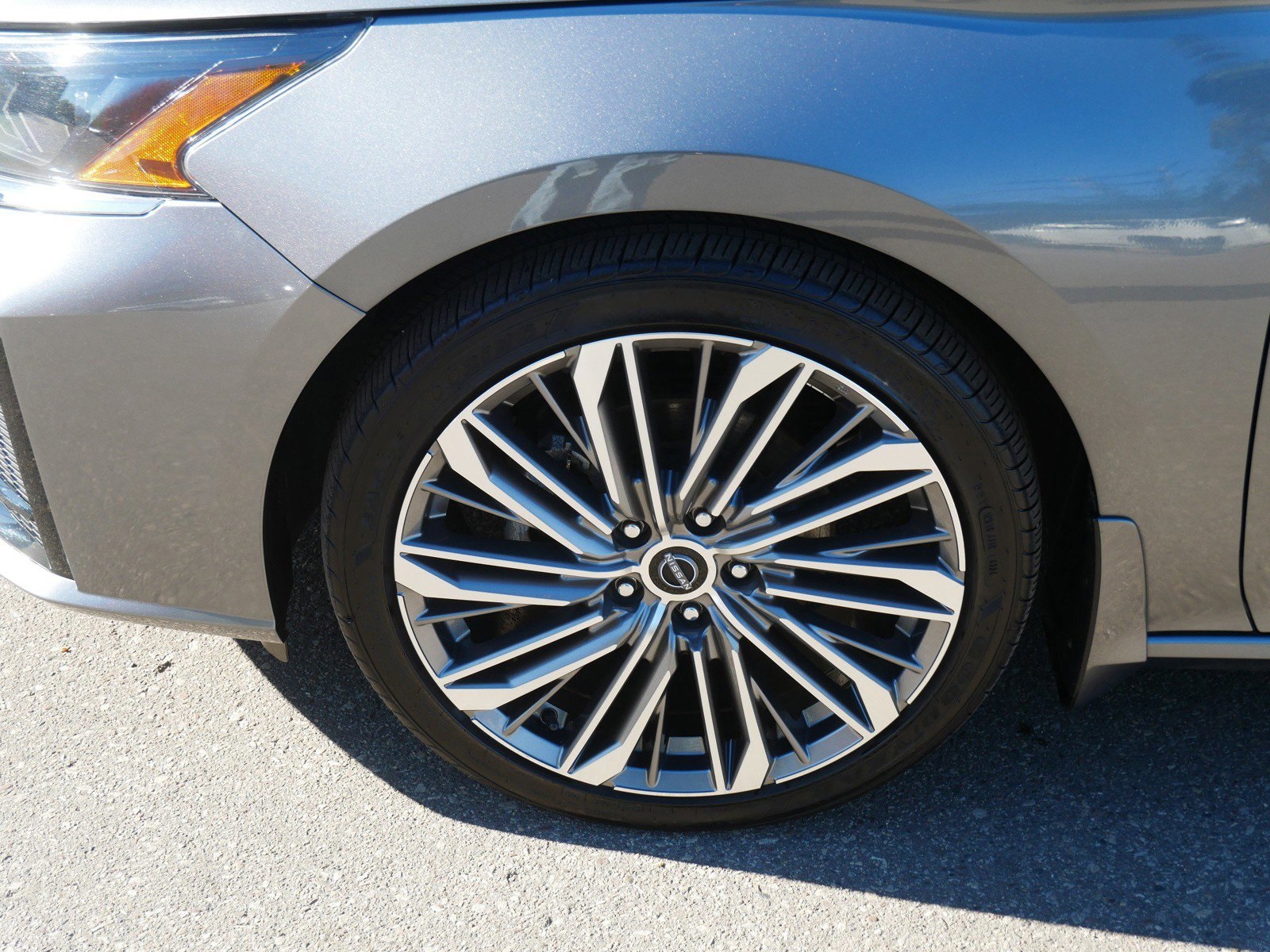 2023 Nissan Altima 2.5 SL Image 9 of 31