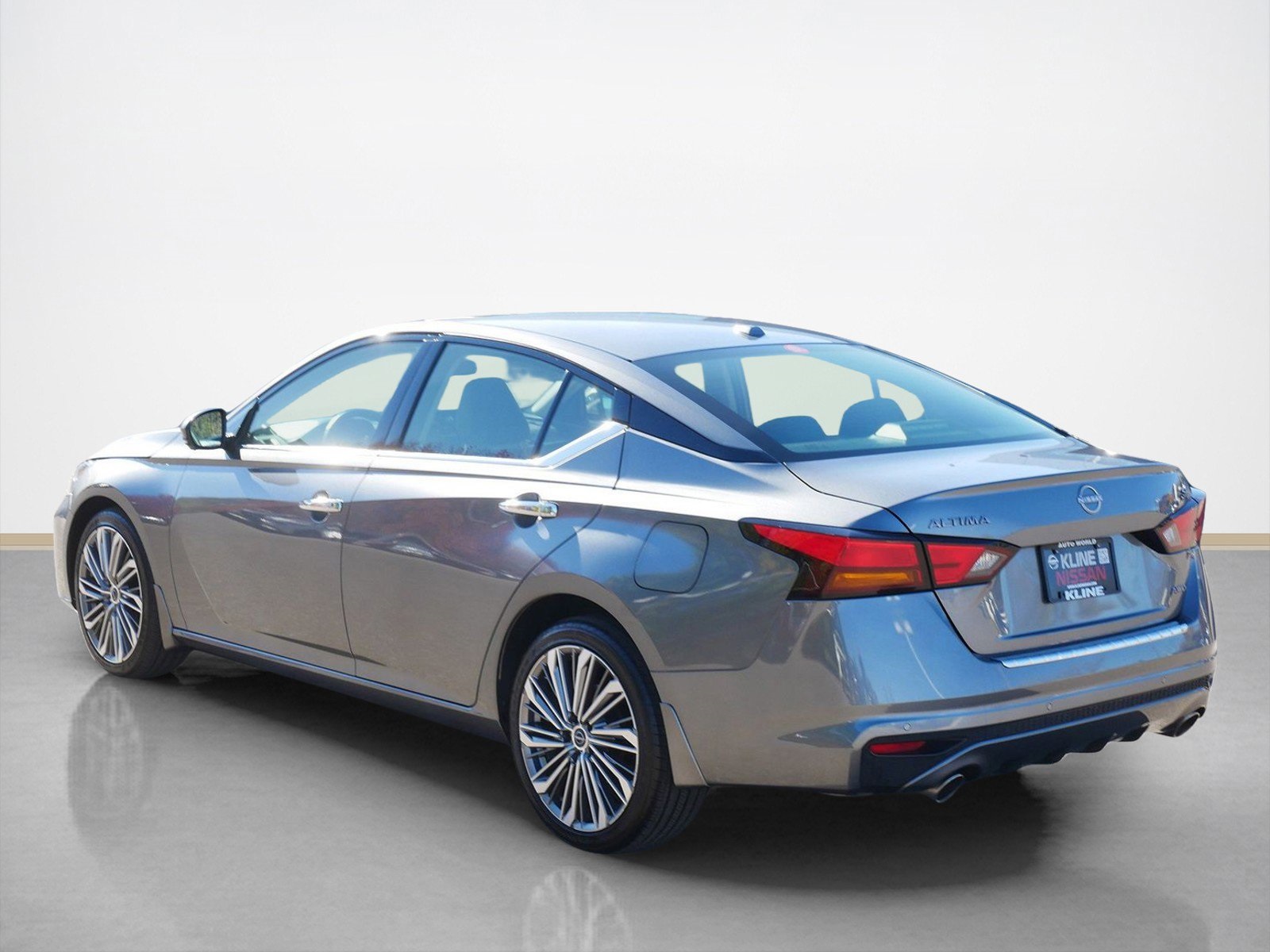 2023 Nissan Altima 2.5 SL Image 7 of 31