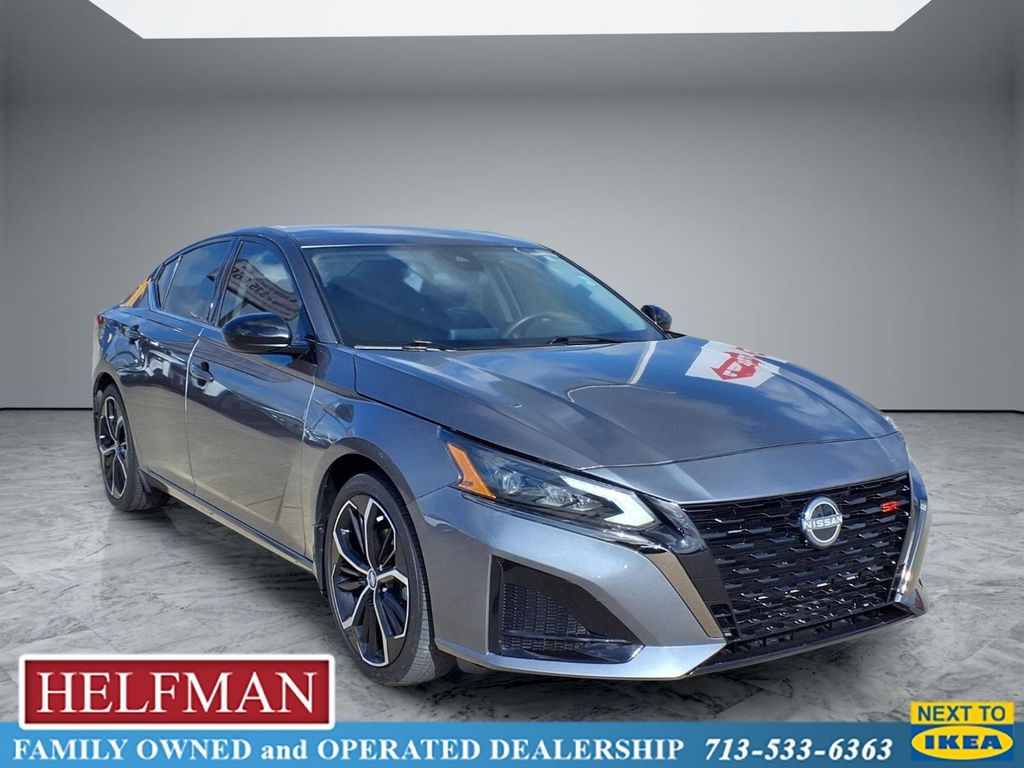 2023 Nissan Altima 2.5 SR Image 3 of 20