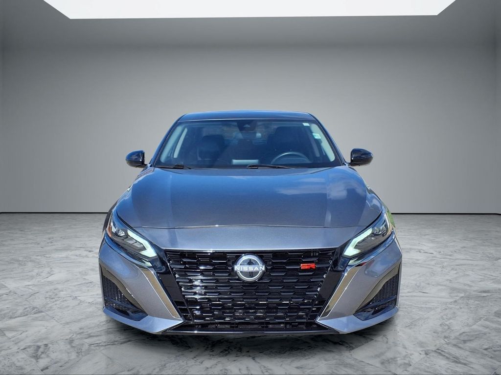 2023 Nissan Altima 2.5 SR Image 2 of 20