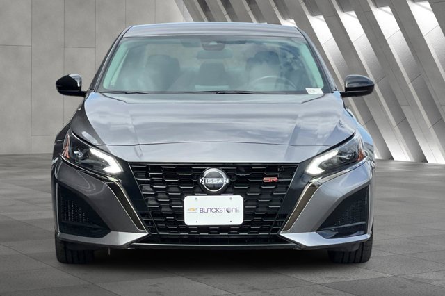 2023 Nissan Altima 2.5 SR Image 2 of 28