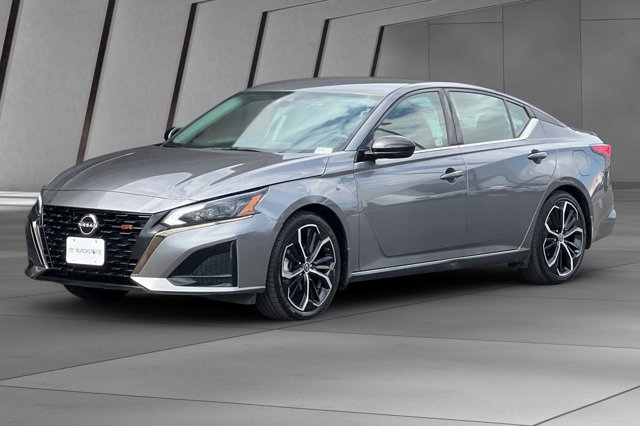 2023 Nissan Altima 2.5 SR Image 1 of 28