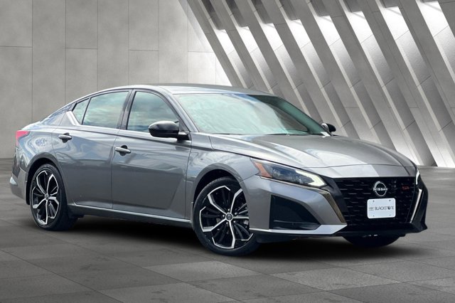 2023 Nissan Altima 2.5 SR Image 3 of 28