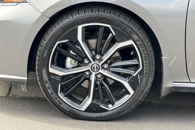 2023 Nissan Altima 2.5 SR Image 10 of 28