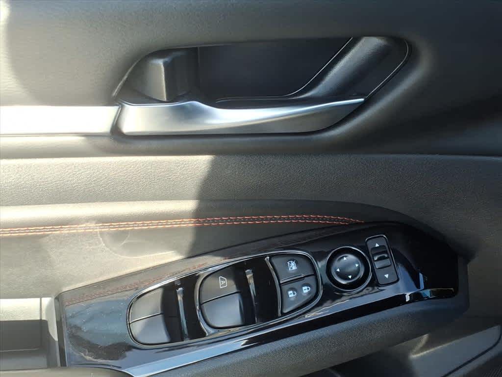 2023 Nissan Altima 2.5 SR Image 17 of 25