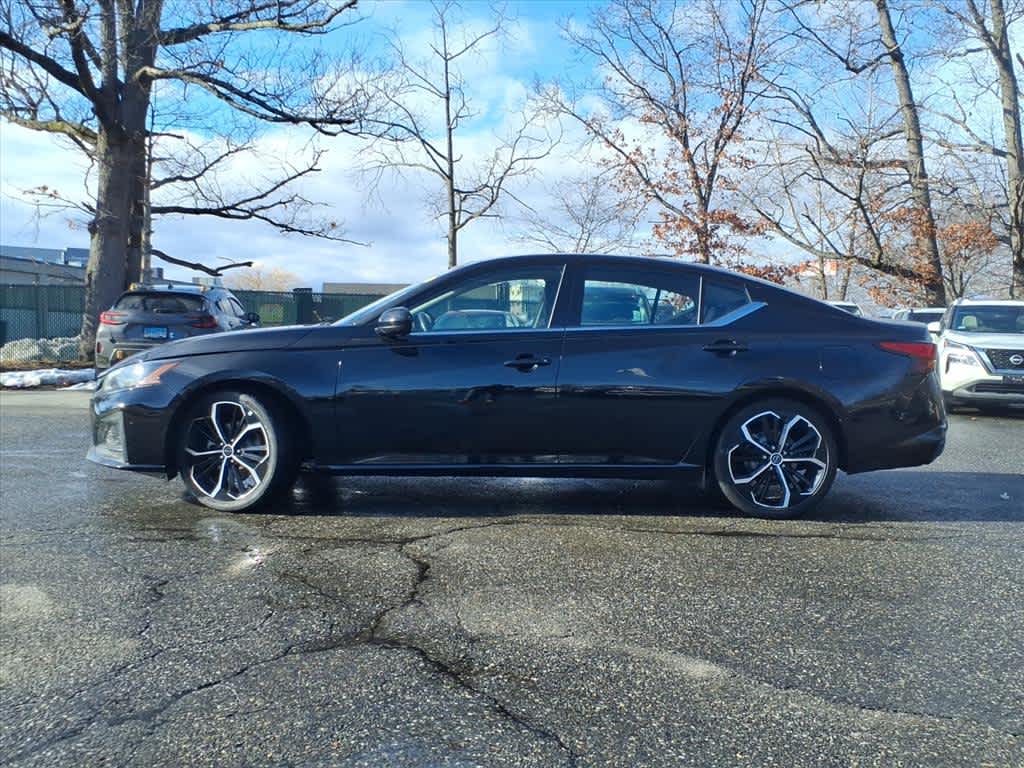 2023 Nissan Altima 2.5 SR Image 8 of 25