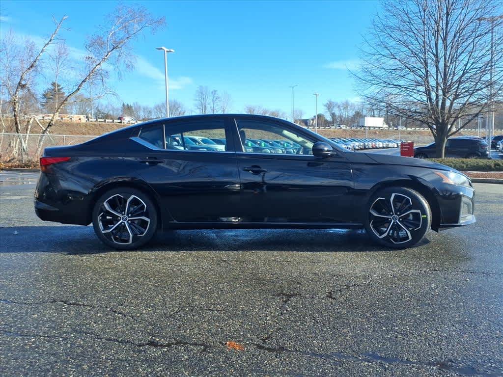 2023 Nissan Altima 2.5 SR Image 4 of 25