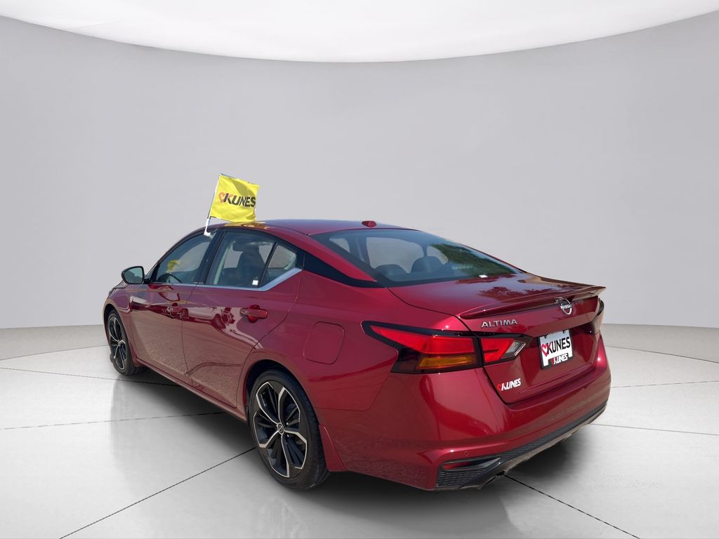 2023 Nissan Altima 2.5 SR Image 7 of 40