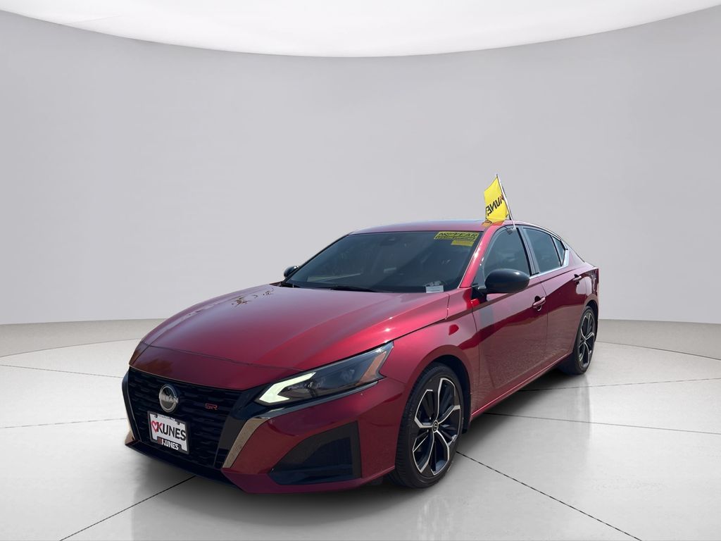 2023 Nissan Altima 2.5 SR Image 1 of 40