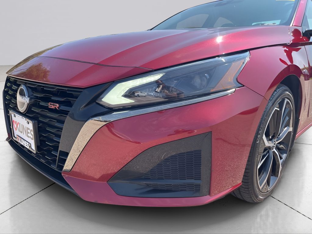 2023 Nissan Altima 2.5 SR Image 31 of 40