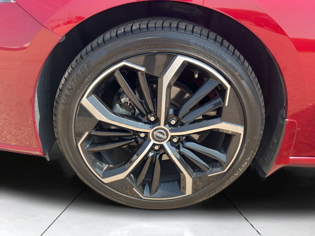 2023 Nissan Altima 2.5 SR Image 9 of 40