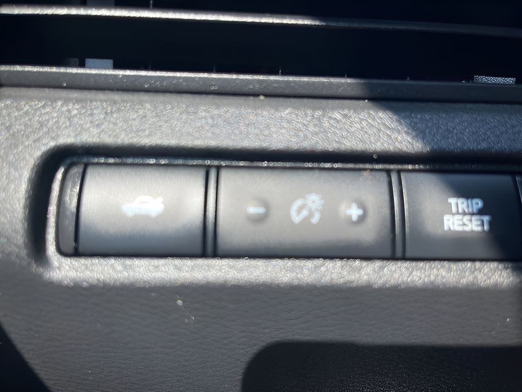 2023 Nissan Altima 2.5 SR Image 30 of 40