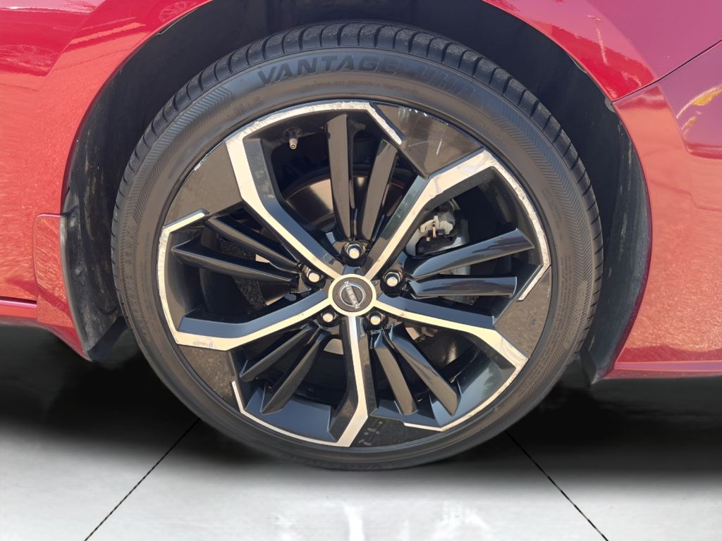 2023 Nissan Altima 2.5 SR Image 10 of 40