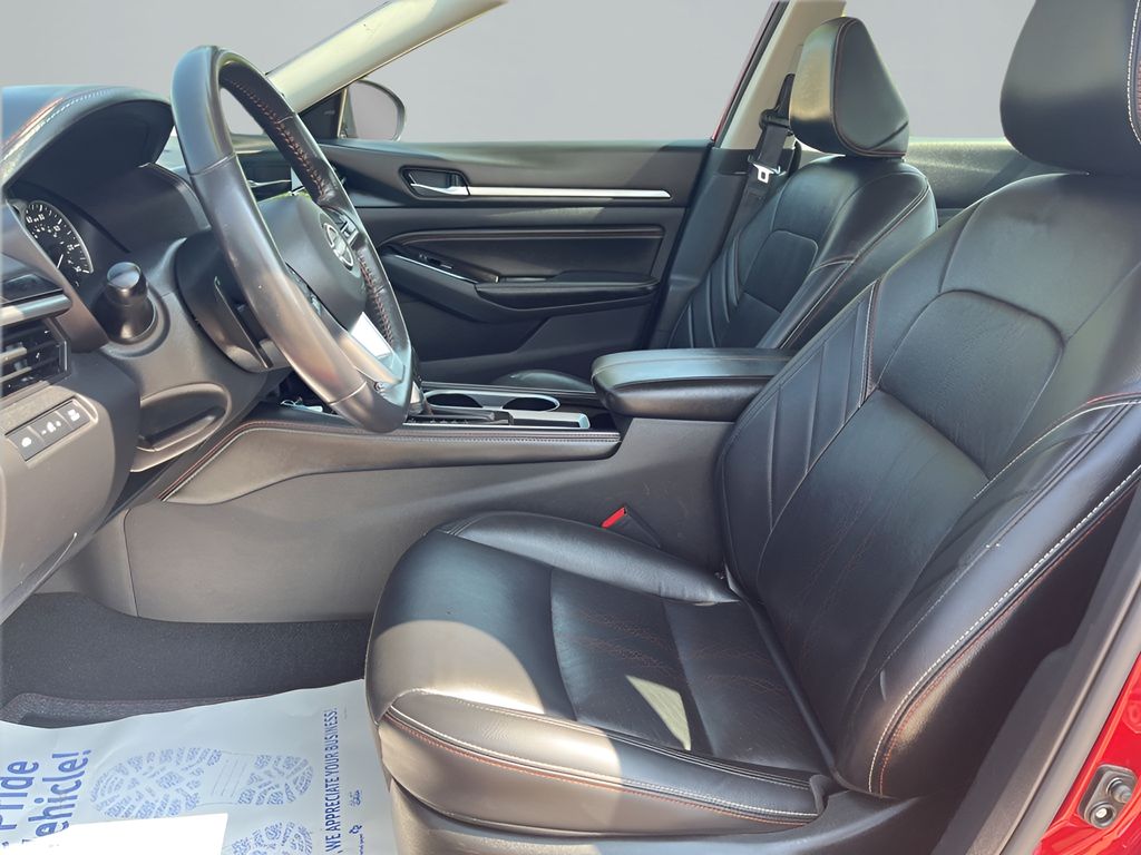 2023 Nissan Altima 2.5 SR Image 17 of 40