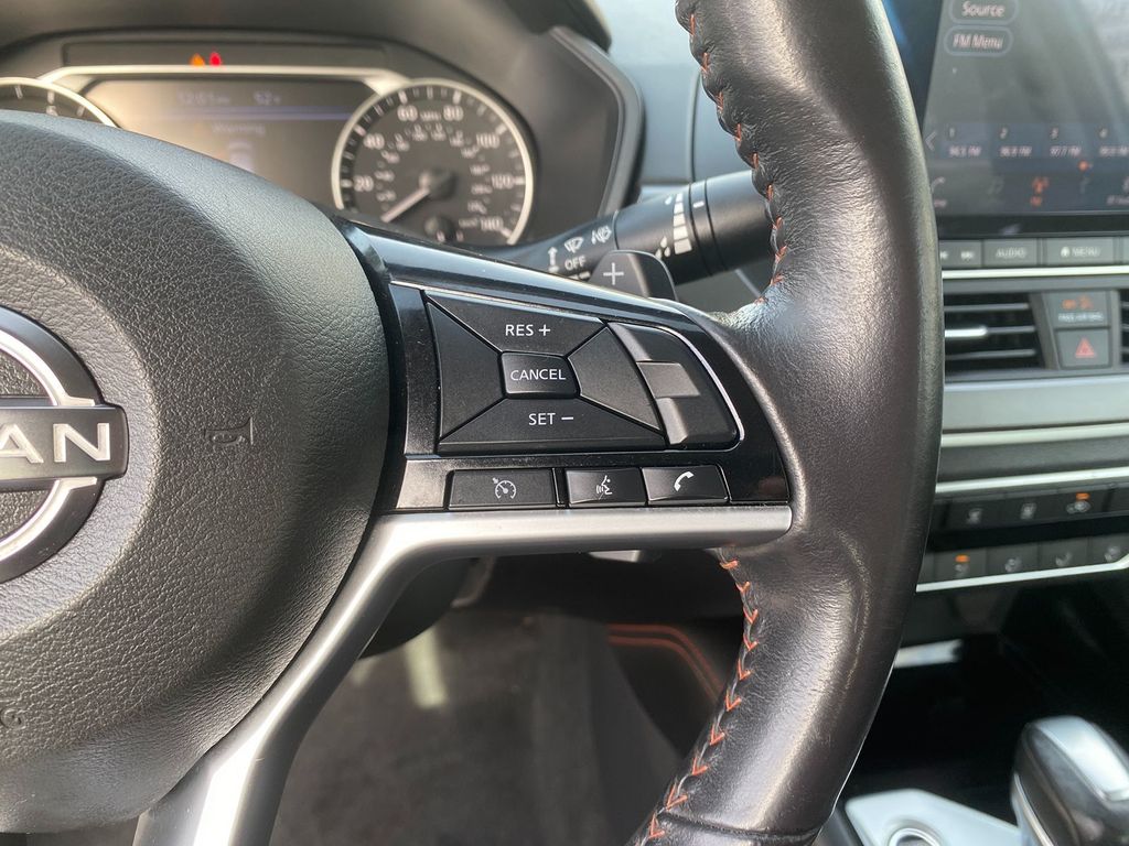 2023 Nissan Altima 2.5 SR Image 16 of 30