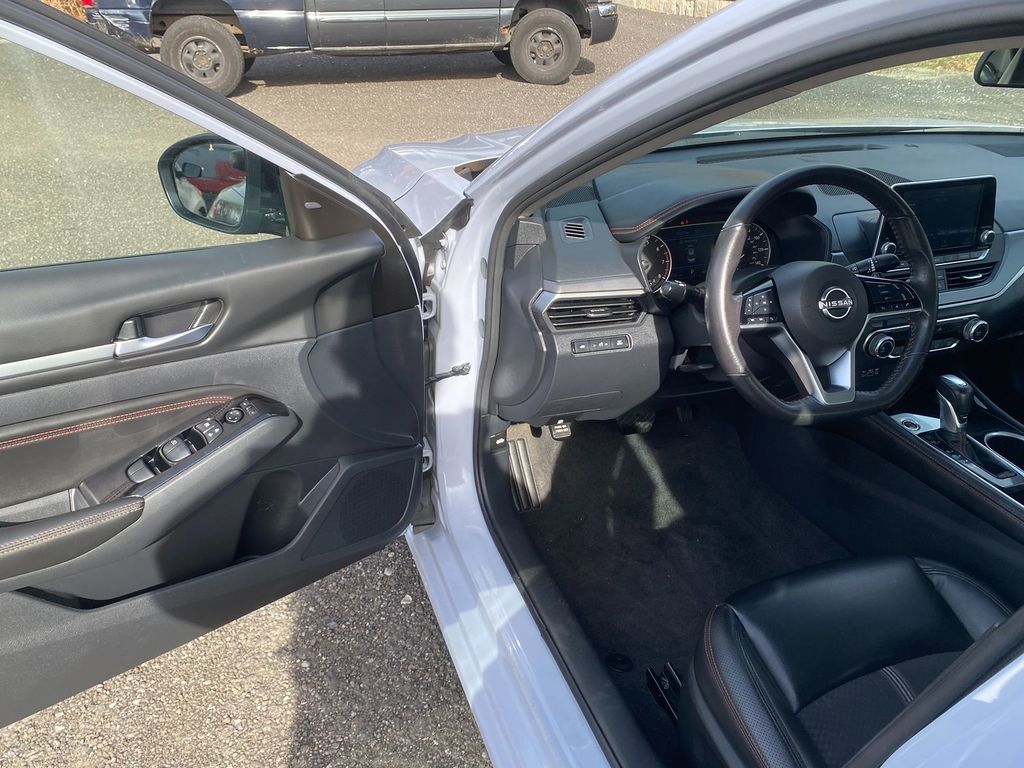 2023 Nissan Altima 2.5 SR Image 14 of 30