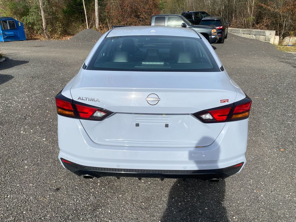 2023 Nissan Altima 2.5 SR Image 7 of 30