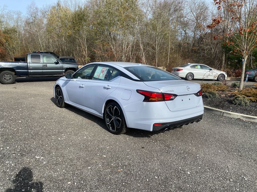 2023 Nissan Altima 2.5 SR Image 8 of 30