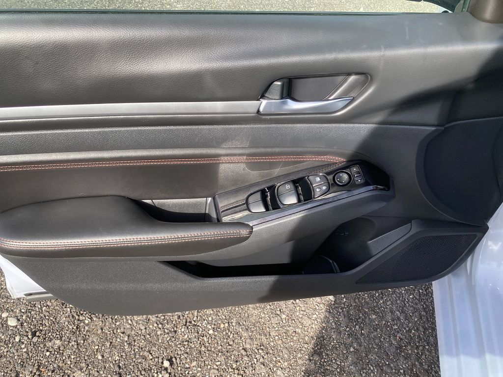 2023 Nissan Altima 2.5 SR Image 21 of 30