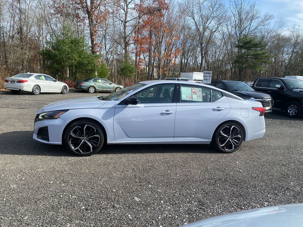 2023 Nissan Altima 2.5 SR Image 9 of 30
